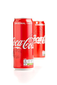 爱沙尼亚塔林   2052年5月05日 关闭两个可口可乐红铝罐图片
