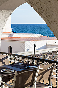 在阳台前的餐桌 放松 蓝色的 海洋 别墅 奢华图片