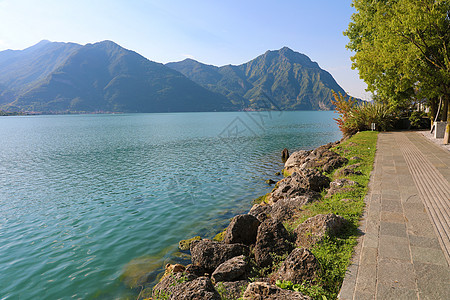 意大利洛夫勒镇伊索湖的景象图片