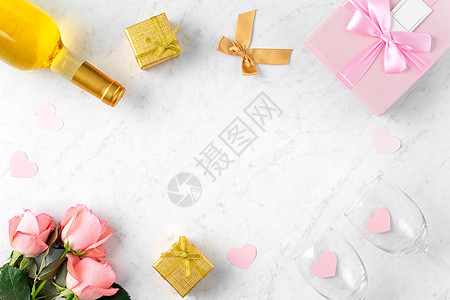 礼物盒和粉红色玫瑰 为情人节的生日礼物设计概念 妇女节 庆典图片