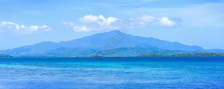 淡蓝天背景 度假和海上旅行概念 复制空间隔离的美丽海景 太阳 风景图片