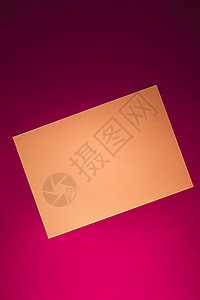 空白A4纸 粉红背景的棕褐色作为办公文文具平板 豪华品牌平铺牌和模型品牌设计 卡片 小样图片