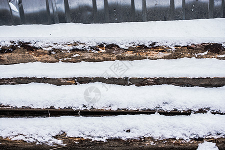 木地上略微覆盖着雪 天气 冰 季节 蓝色的图片