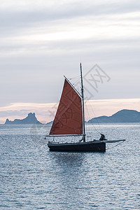 2021年夏天在福门特拉岛航行的船 在Es Vedra后面 清除 里群岛图片
