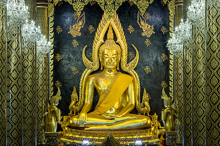 的美丽金佛雕像也通俗地称为 Wat Yai 是一座佛教寺庙 wat 它是泰国彭世洛的主要旅游景点 金子 艺术图片
