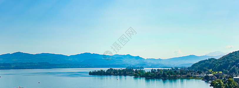 Wollerau 的苏黎世湖 瑞士施维茨州 苏黎世湖 瑞士山景 夏季蓝水和天空 田园诗般的自然和完美的旅游目的地 是风景艺术印刷图片