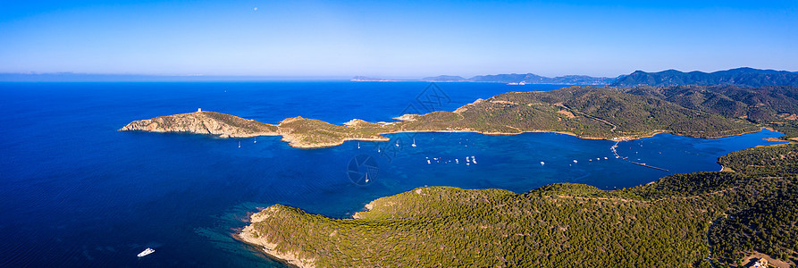 在意大利撒丁岛 Sardegna 的维拉西缪斯 Villasimius 可以欣赏到沙滩 游艇和蔚蓝海水的全景 假期 撒丁岛最好的图片