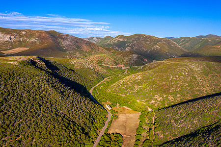 撒丁岛 地中海西部崎岖海岸 意大利 意大利撒丁岛 Sardegna 的地中海岛屿 在西岸 撒丁岛 意大利的悬崖 岩石 绿松石图片