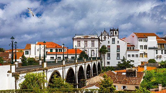 亚速尔圣米格尔岛 Nordeste 的景色 亚速尔圣米格尔 Nordeste 村的旧石拱桥 Nordeste 村 位于葡萄牙亚速背景图片