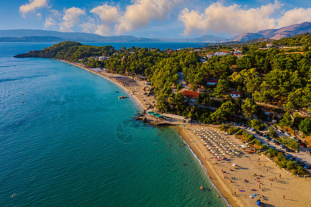 希腊凯法利尼亚岛阿尔戈斯托利的海滩 阿尔戈斯托利 Lassi 附近海滩的壮丽景色 Lassi 的海滩拥有柔软的沙滩和碧绿的海水 图片
