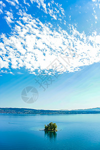 Wollerau 的苏黎世湖 瑞士施维茨州 苏黎世湖 瑞士山景 夏季蓝水和天空 田园诗般的自然和完美的旅游目的地 是风景艺术印刷图片