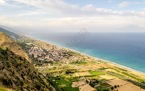 对意大利卡拉布里亚海岸线的空中巡视 海滩 夏天图片