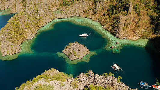 环礁湖和松绿水的海景 菲律宾 泻湖 海洋 绿松石图片