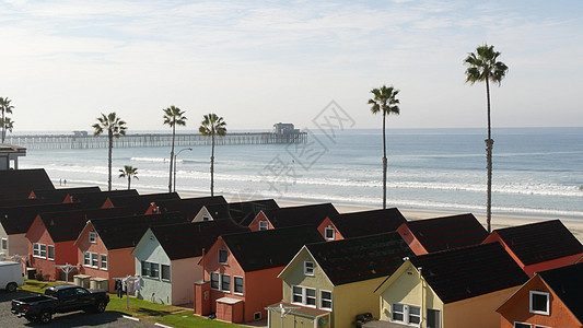 海边房子美国加利福尼亚州海边的小屋 海滩小公寓 海滨棕榈树 夏季海景 高视角 假期背景