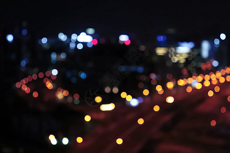 城市之光 夜城轻生活交通 模糊的停车灯 复古之夜城市之光 城市景观抽象运动 暮色天空背景 公共汽车 车辆图片