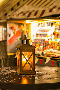 拉脱维亚晚夜里加圣诞市场街灯灯笼 旅行 假期图片