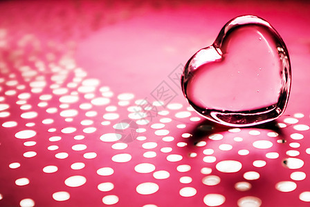 闪亮透明的心 完美的情人节贺卡背景 粉红色的水平图像图片