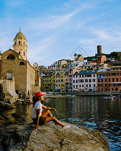 意大利辛克特尔市Vernazza的Picturesque沿海村庄 夏天 旅游图片