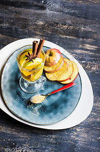 苹果苹果汁和肉桂棒 传统 葡萄酒 食物 味道 仔细考虑 液体图片