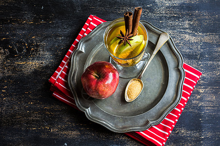 苹果苹果汁和肉桂棒 葡萄酒 清爽 糖 柠檬 秋天 棕榈酒图片