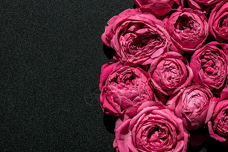 假日概念玫瑰花束生日情人节母亲节早上的鲜花花束 牡丹 女性 花的图片
