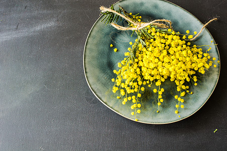 复活节庆祝活动概念 木制的 植物群 黄色的 盘子 喜庆的 表组图片