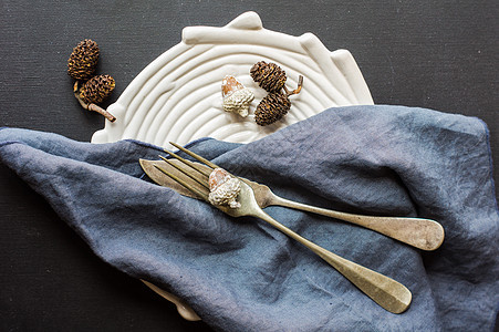 秋季表格设置 银器 桌子 餐厅 木制的 季节性的 餐具图片