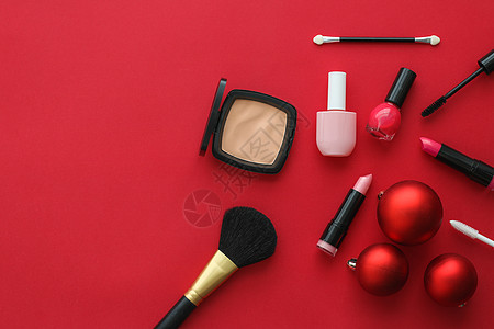 用于美容品牌圣诞促销的化妆品和化妆品产品套装 豪华红色平面背景作为假日设计 美容博客 假期图片