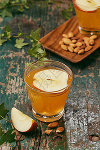 用肉桂棒热饮苹果茶 秋天或冬天用苹果热饮 饮料 可口的图片