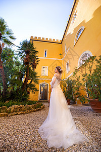 穿着白婚礼服的新娘 从托斯卡纳来的成人新娘 在意大利结婚当天 时尚 历史图片