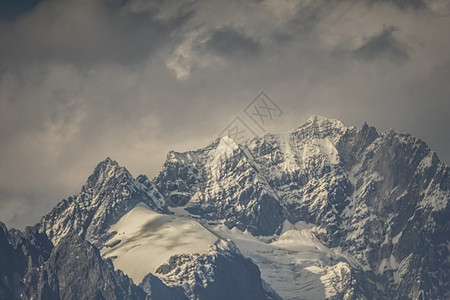 中国日南李江的玉龙雪山 拍摄世界古老城市的照片吧! 云 风景图片