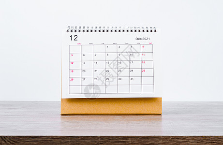 2021年12月日历在木制桌上 时间 木制的 日程图片