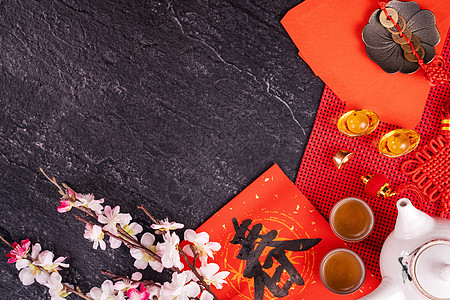 中国农历一月新年的设计理念-节日配饰 红包 红包 红包 顶视图 平躺 头顶上方 “春”字的意思是春天来了 高架 金子图片