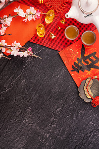 中国农历一月新年的设计理念-节日配饰 红包 红包 红包 顶视图 平躺 头顶上方 “春”字的意思是春天来了 前夕 金子图片