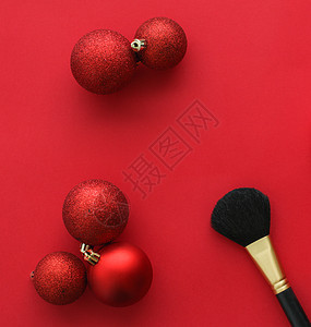 用于美容品牌圣诞促销的化妆品和化妆品产品套装 豪华红色平面背景作为假日设计 时尚 品牌化妆品图片