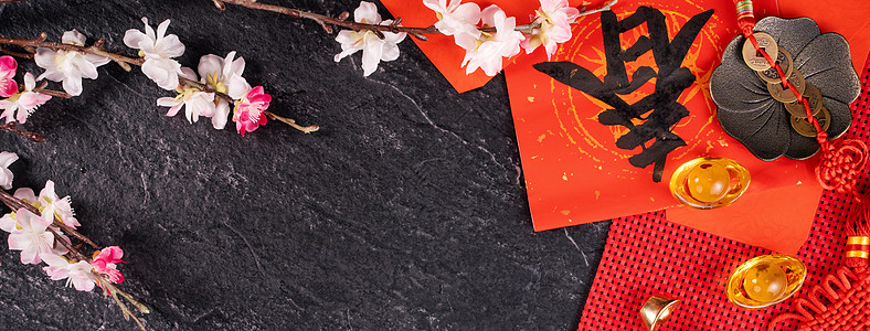 中国农历一月新年的设计理念-节日配饰 红包 红包 红包 顶视图 平躺 头顶上方 “春”字的意思是春天来了 躺着 快乐的图片