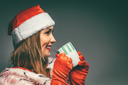 圣诞女孩与茶杯 杯子 礼物 微笑 美丽的 快乐的图片