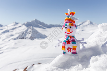 山上快乐的雪人 霜 有趣的 季节 高山 帽 蓝色的图片