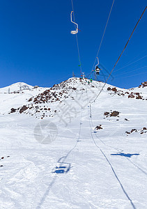 山区高山Ski度假胜地的滑雪电梯 乐趣 车图片