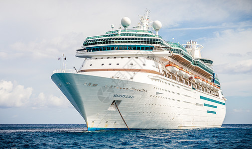 拿骚 巴哈马 — 2014 年 9 月 6 日 皇家加勒比的船 2014 年 9 月 6 日在巴哈马港航行 美丽的 佛罗里达图片