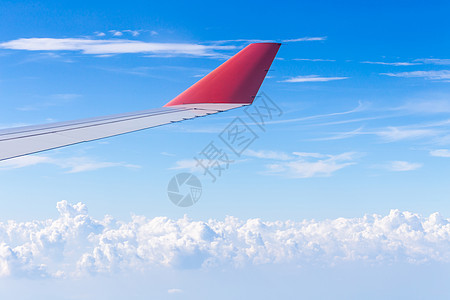 飞在云上方的飞机机翼 气氛 航空公司 晴天 自然图片