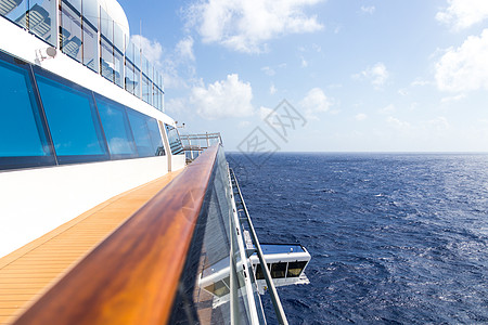 游轮甲板游轮露甲板 太阳 天空 旅游 蓝色的 海洋 空的 夏天背景