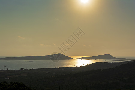 希腊日落时对希腊梅塞尼亚吉亚洛瓦海的全景 海湾 黄色的图片