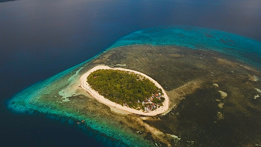 在热带岛屿 菲律宾曼蒂格岛 空中观赏美丽的海滩图片