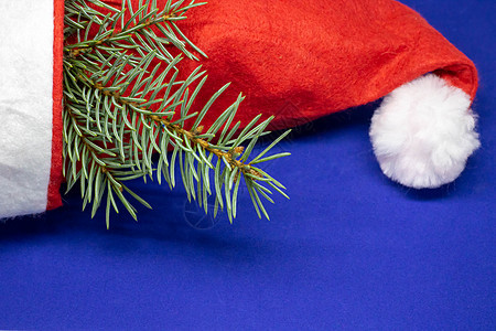 新年的圣诞老人红帽 蓝色背景的红色白色图片