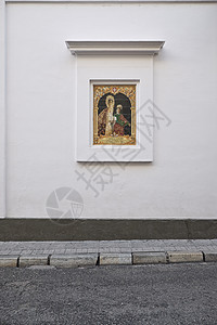西班牙安达卢西亚州塞维利亚的白色外墙上典型的宗教代表性 并获得称号背景图片