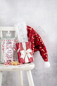 圣诞装饰 圣诞老人帽子和木环椅子 圣诞帽 糖果图片