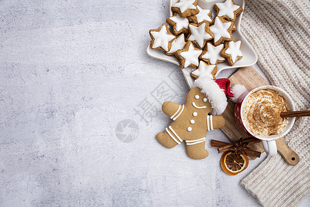 姜饼加杯热巧克力和圣诞糖果甘蔗 喝 喜庆的图片