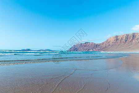 兰萨罗特的卡莱塔德法马拉海滩风景 火山 科拉雷霍图片