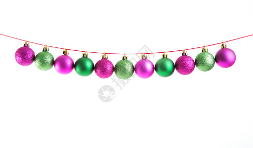 白色背景上的绿色和紫色圣诞球线 圣诞节装饰图片